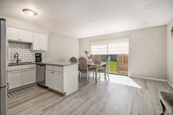 Sterling Heights, MI 48312 1639,38171 Jamestown Drive