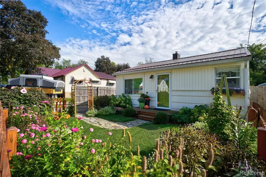 2130 E Whittemore Avenue, Burton, MI 48529 1726