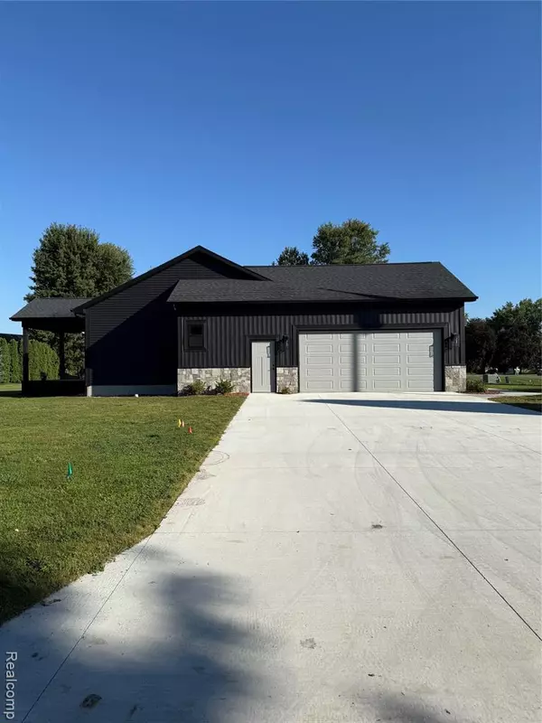 Clio, MI 48420 8294,5217 Old Barn Lane