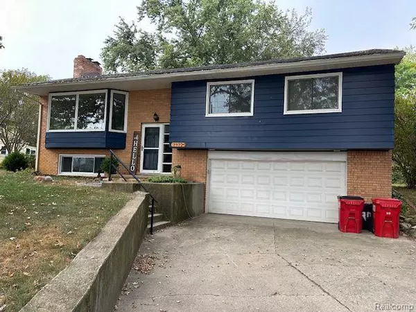 West Bloomfield, MI 48323 1015,3932 DETROIT Boulevard