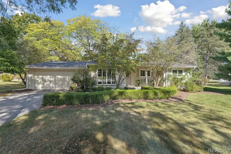 915 E River Road, Flushing, MI 48433 2222