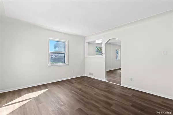 Warren, MI 48089 2711,14092 Knox Avenue