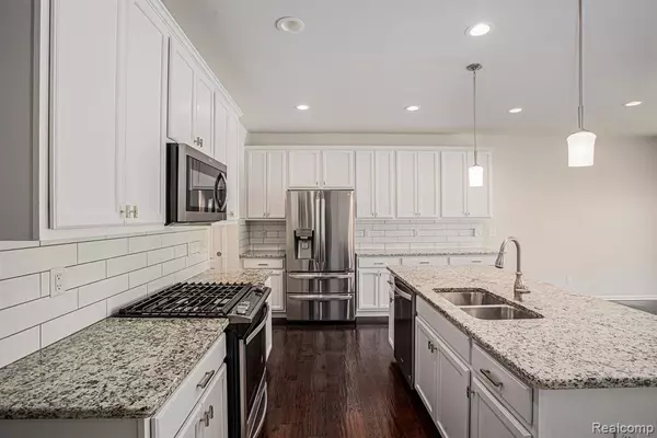 Novi, MI 48375 3025,24727 IVY LANE