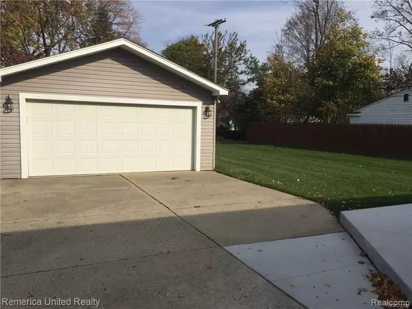 Livonia, MI 48154 4962,37944 LYNDON Street