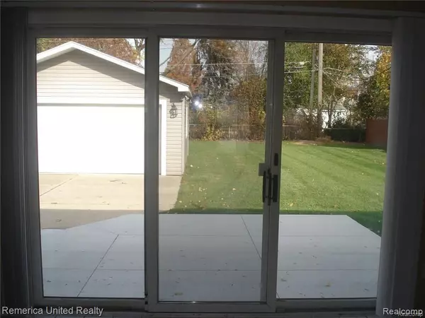 Livonia, MI 48154 4962,37944 LYNDON Street