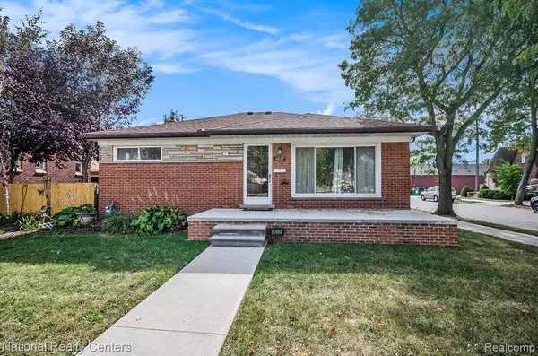 1817 Sycamore Street, Wyandotte, MI 48192 5419