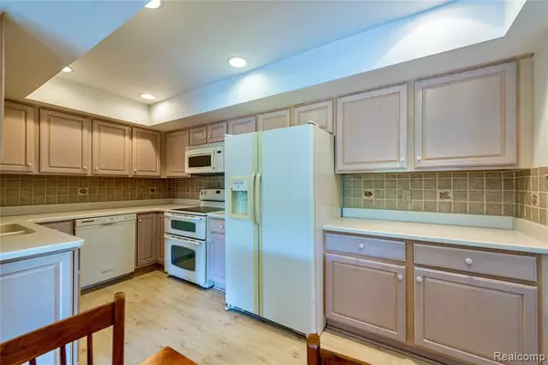 Beverly Hills, MI 48025 5170,19710 W 13 Mile Road