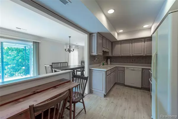 Beverly Hills, MI 48025 5170,19710 W 13 Mile Road