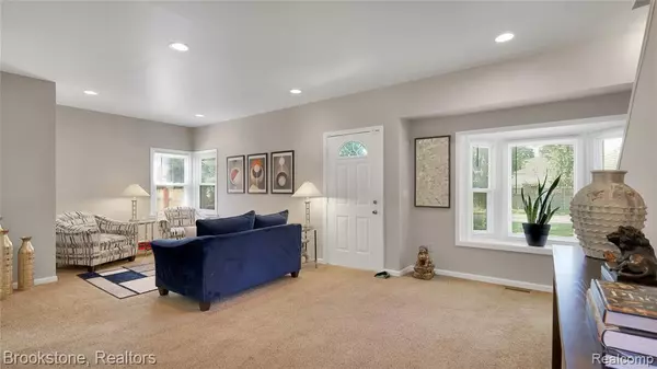 Rochester Hills, MI 48309 3938,3105 SAINT CLAIR Drive