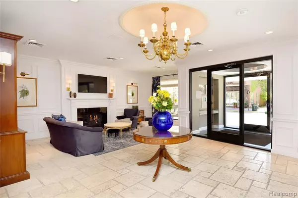 Birmingham, MI 48009,211 E Merrill Street