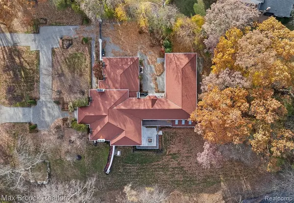 Bloomfield Hills, MI 48302 2609,5190 Clarendon Crest Street