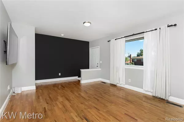 Warren, MI 48088 5039,30419 Iroquois Drive