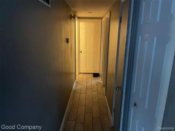 Pontiac, MI 48340 2528,32 N Merrimac Street