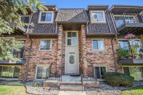 510 Riviera Drive, Saint Clair Shores, MI 48080 1545