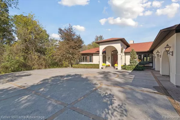 Plymouth, MI 48170 5068,9109 N Territorial Road