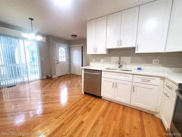 Auburn Hills, MI 48326 2010,3040 CARLY