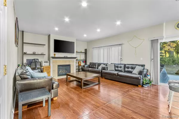 Rochester Hills, MI 48309 4294,3226 Fantail Drive