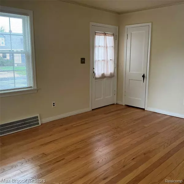 Ferndale, MI 48220 1114,2104 Brickley Street