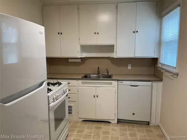 Ferndale, MI 48220 1114,2104 Brickley Street