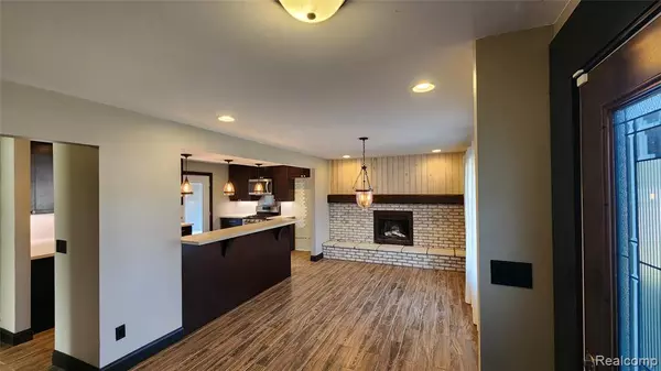 White Lake, MI 48386 2239,10217 Lakeside Drive