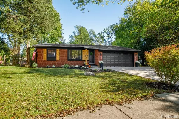 1716 Dover Court, Ypsilanti, MI 48198 3214