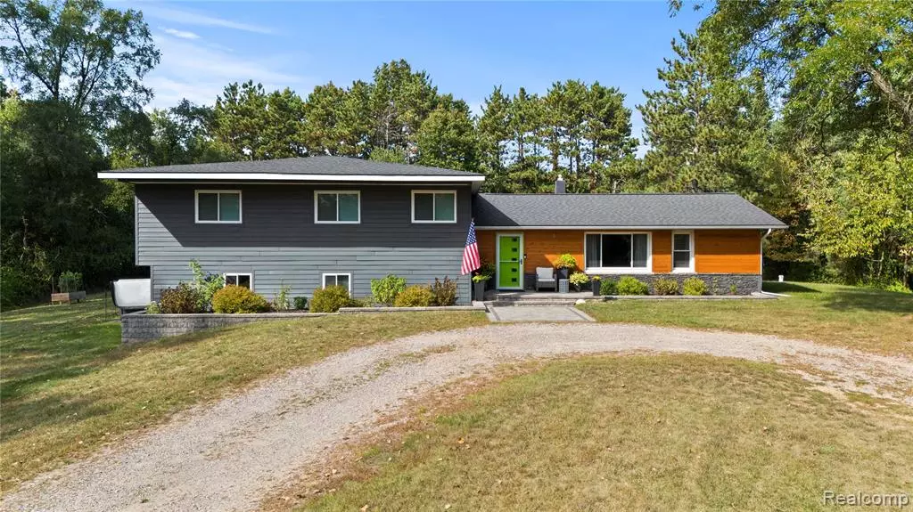 1906 Indianwood Road, Lake Orion, MI 48362 1206