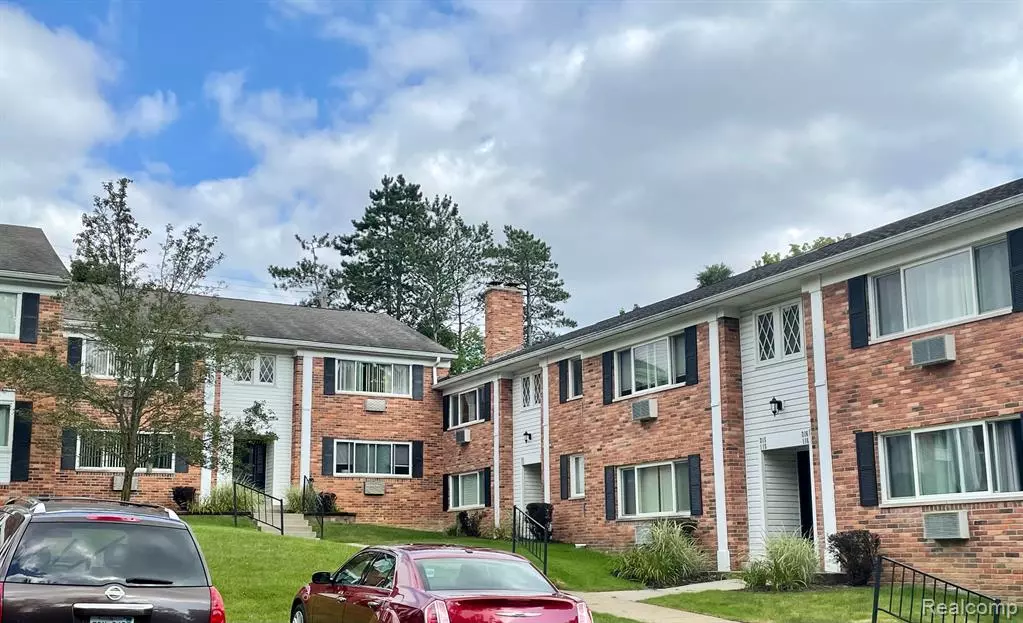 Northville, MI 48167 1349,525 FAIRBROOK Street