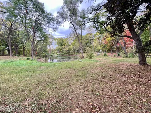 Auburn Hills, MI 48326 2347,2375 SNELLBROOK Road