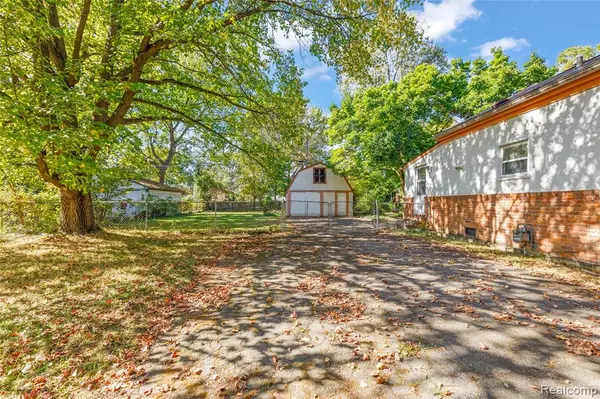 Redford, MI 48240 1759,18485 Sumner