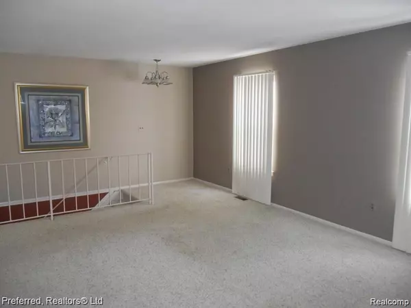 Novi, MI 48375 4535,22812 TALFORD Street