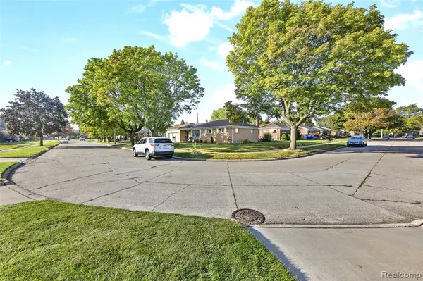 Allen Park, MI 48101 1646,9334 N Joseph Avenue