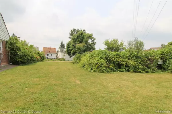 Dearborn, MI 48126 2233,5861 BINGHAM Street