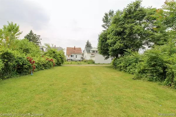 Dearborn, MI 48126 2233,5861 BINGHAM Street