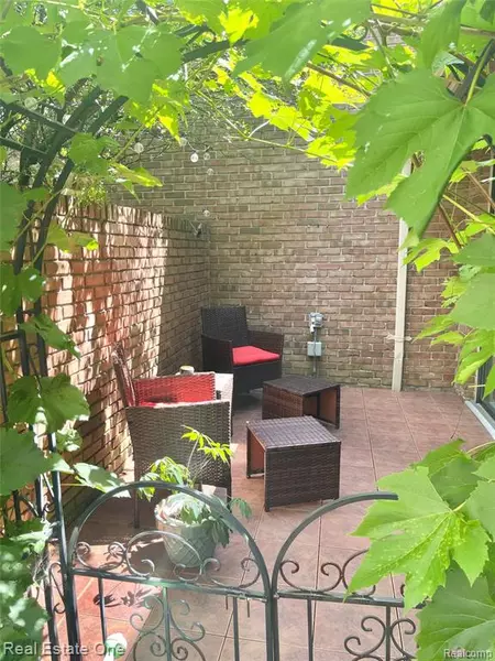 5521 WALNUT Circle, West Bloomfield, MI 48322 1269