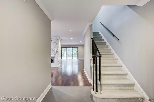 Bloomfield Hills, MI 48304 1560,1470 TIMBERVIEW Trail