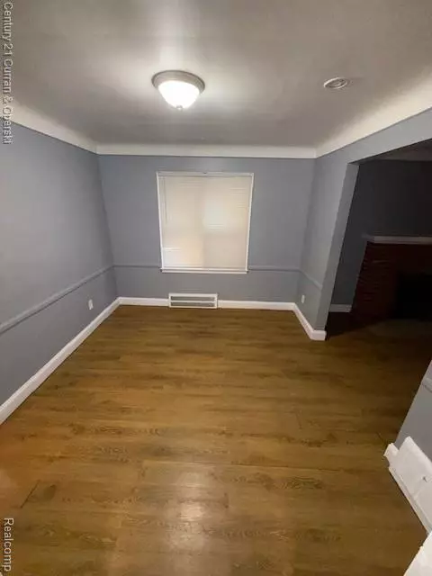 Detroit, MI 48219 3592,17225 Shaftsbury Avenue