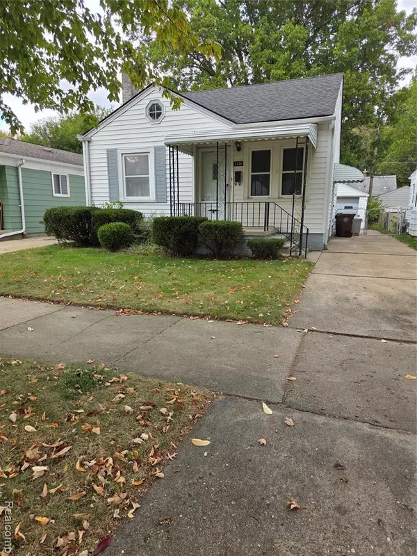 Grosse Pointe Woods, MI 48236 1338,2138 Ridgemont Road