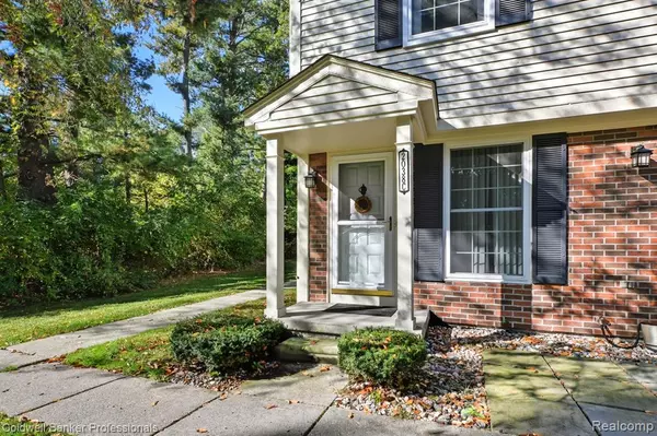 Walled Lake, MI 48390 2587,2038 Hidden Meadows Drive