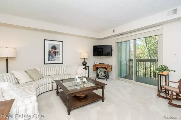 Rochester Hills, MI 48309 2721,1697 Riverside Drive