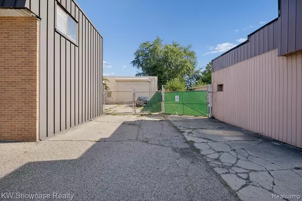 Roseville, MI 48066 2597,28540 Utica Road