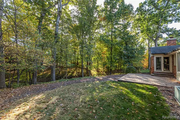 Rochester Hills, MI 48309 1806,448 Streamview Court