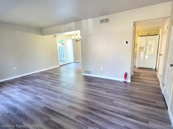 Fraser, MI 48026 1889,34167 Garfield Circle