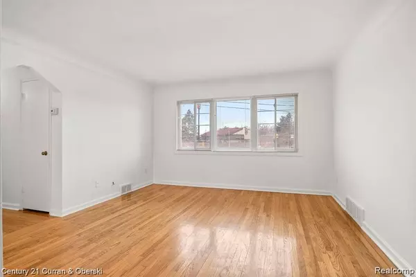 Dearborn, MI 48124 1819,1425 S TELEGRAPH Road