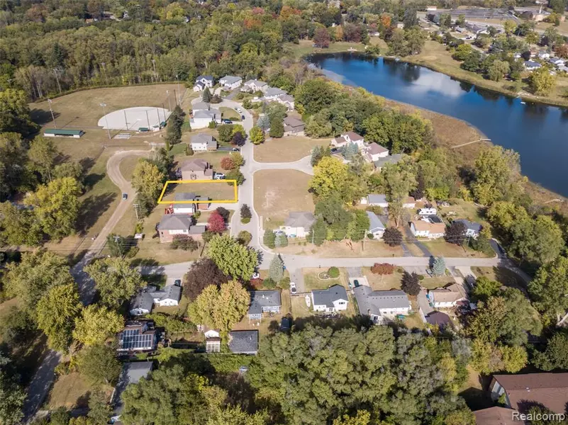 257 Madeleine Lane, Waterford, MI 48328