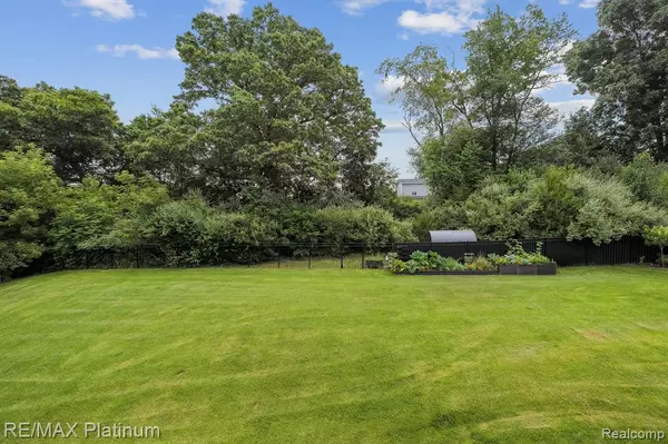 Howell, MI 48843 5905,2921 Clivedon Road