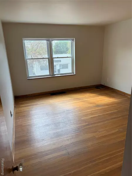 1790 Oak Street, Wyandotte, MI 48192 5424