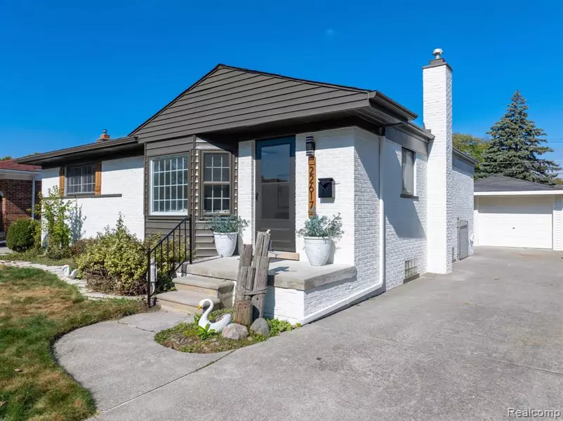 22617 Raymond Court, Saint Clair Shores, MI 48082 2736