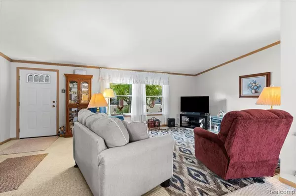 South Lyon, MI 48178 6625,11092 Indianwood Court