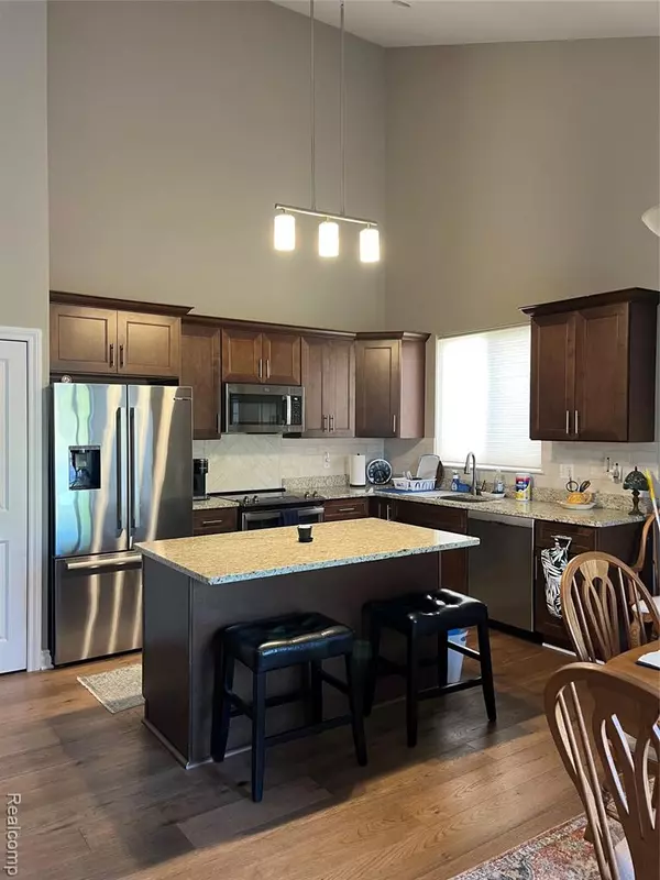 New Baltimore, MI 48047 6143,52966 Trailside Drive