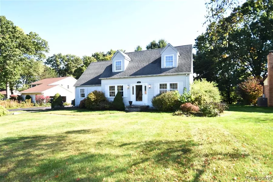 1337 Osborn Lake Drive, Brighton, MI 48114 8729